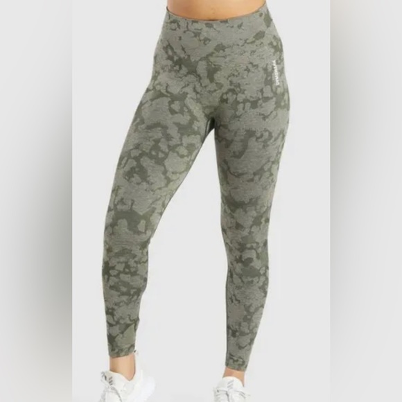 NEW GYMSHARK FLORAL CAMO BUM SCRUNCH REVERSIBLE  LEGGINGS large - Picture 2 of 10